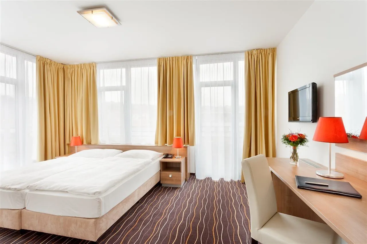 Akcent Hotel contacts